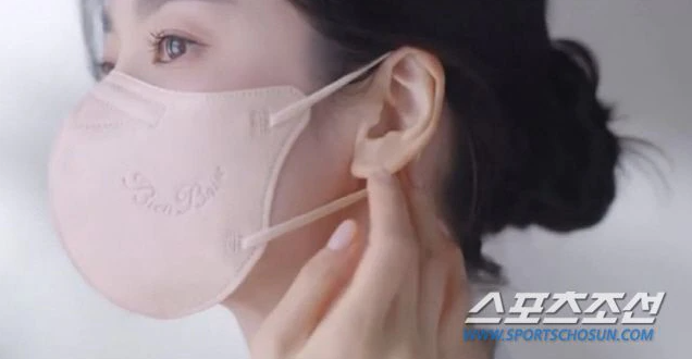 Xuất hiện chớp nhoáng trong đoạn quảng cáo nhỏ, Song Hye Kyo vẫn gây sốt với nhan sắc ‘siêu thực’, khiến bao người ngưỡng mộ với vẻ đẹp nhẹ nhàng, thanh lịch - Ảnh 2